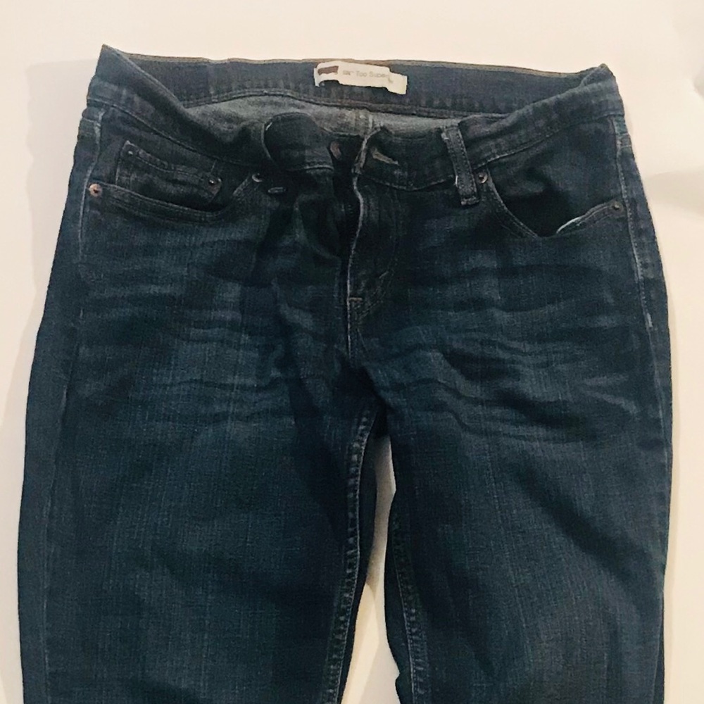 Levi’s dark wash jeans Sz. 9M